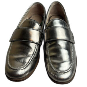 Pour La Victoire silver patent leather flats size 6.5